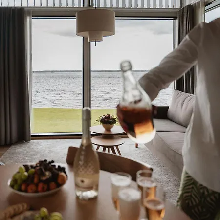 Villa Strandis Smokehouse & Resort,