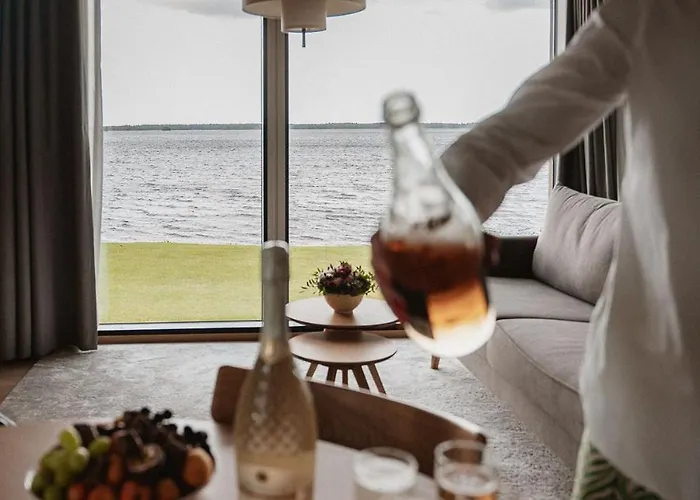 Villa Strandis Smokehouse & Resort,